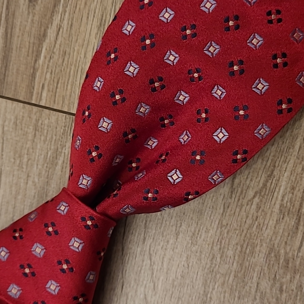 FACONNABLE Italy‎ Dark Metallic Red Floral Pattern Mens Silk Tie